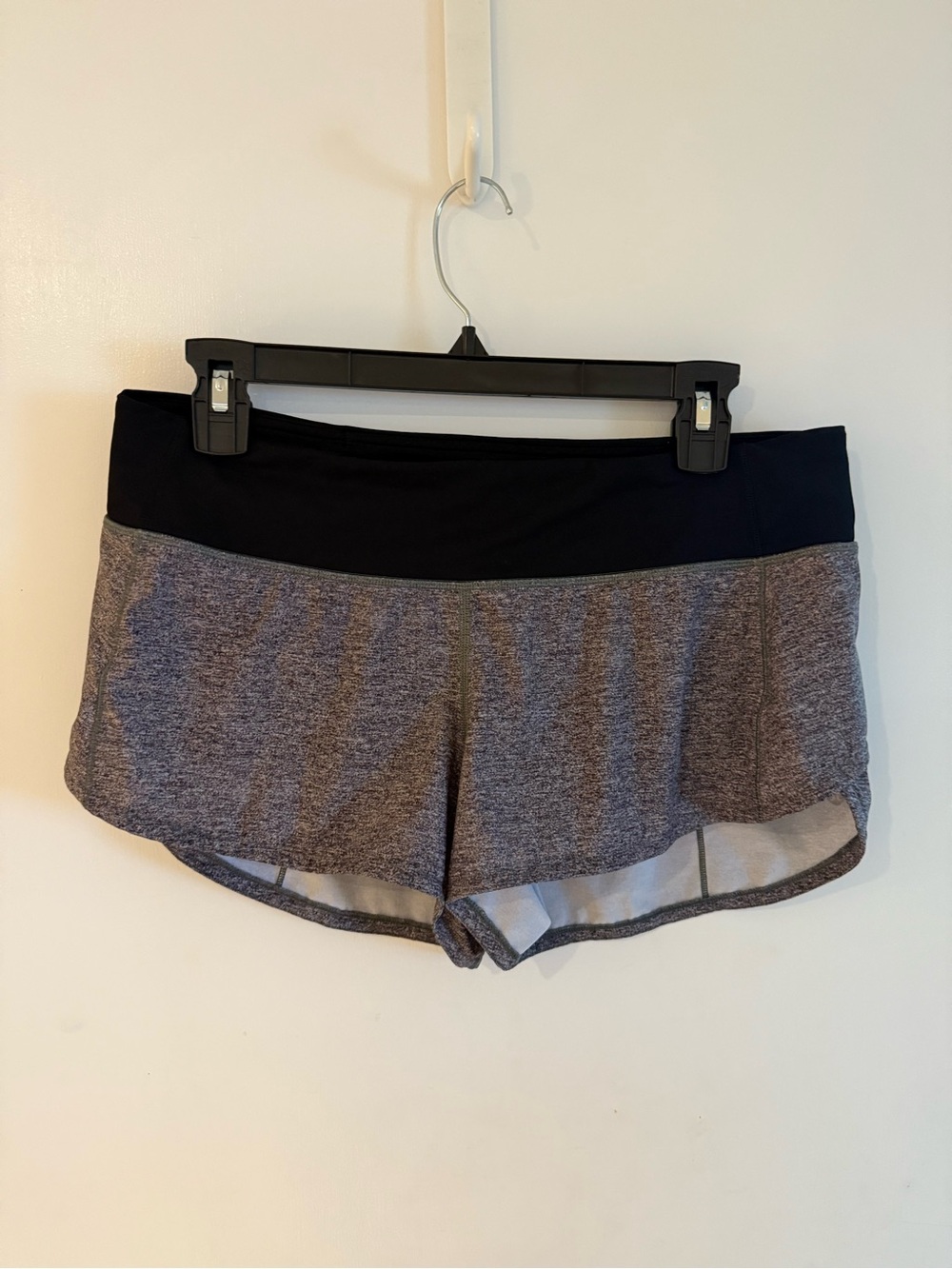 Lululemon Women's Black & Gray Speed Up Shorts 2.5